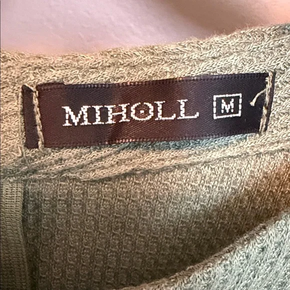 MIHOLL Size Medium Sage Green Long-Sleeve Thermal Top with Pink Floral Sleeves - Picture 2 of 9